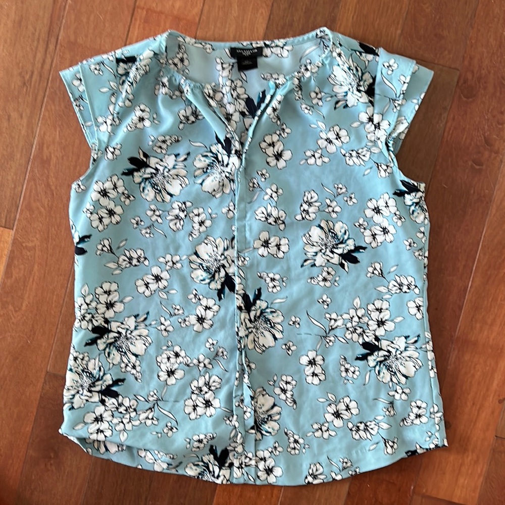 Ann Taylor blue floral work blouse
